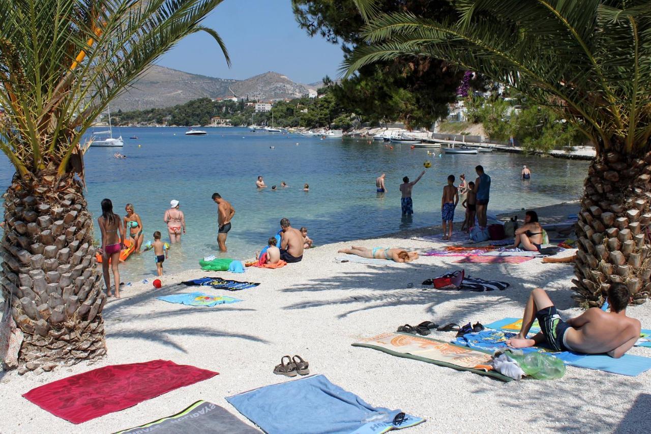 Apartments By The Sea Trogir - 15011 Bagian luar foto