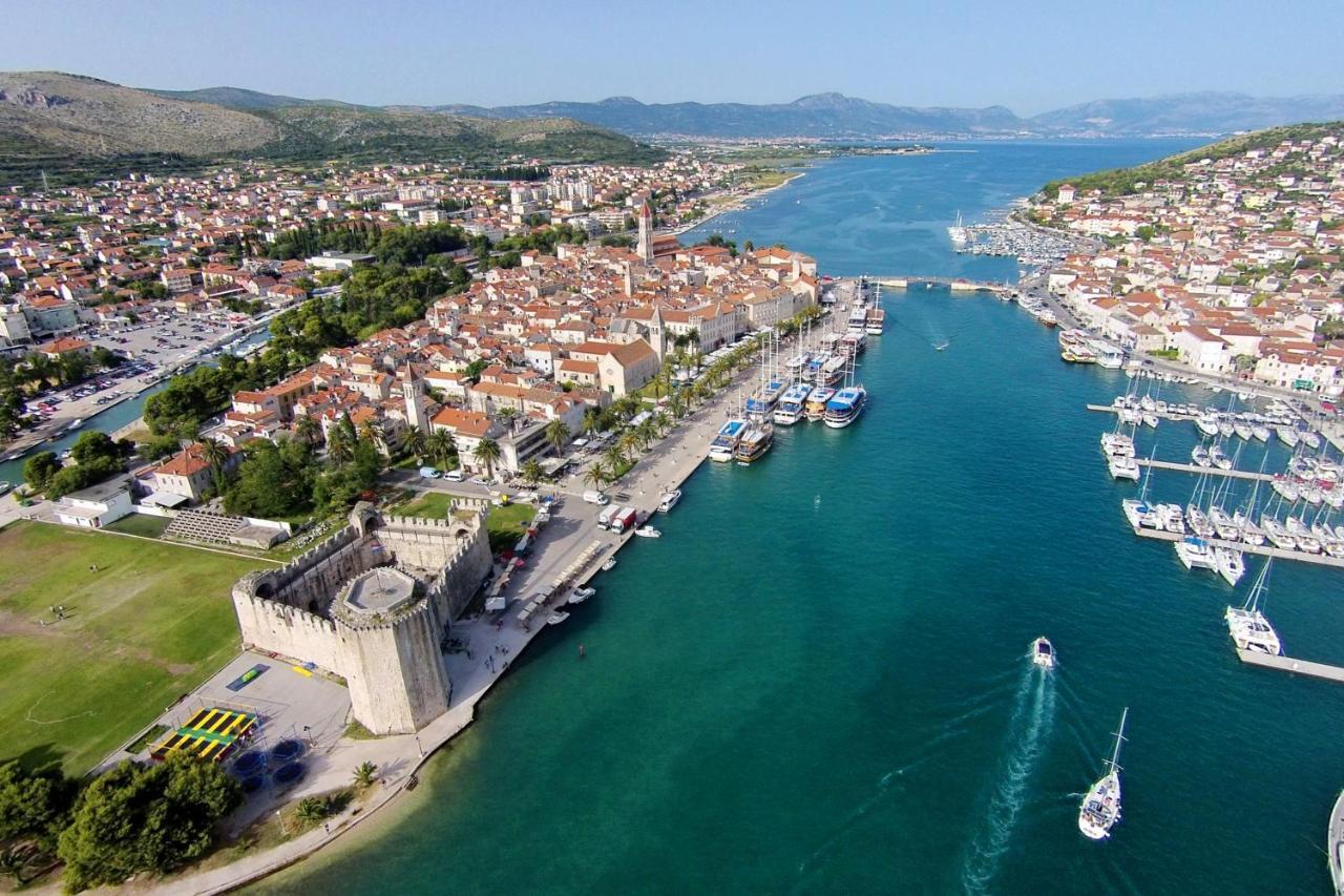 Apartments By The Sea Trogir - 15011 Bagian luar foto