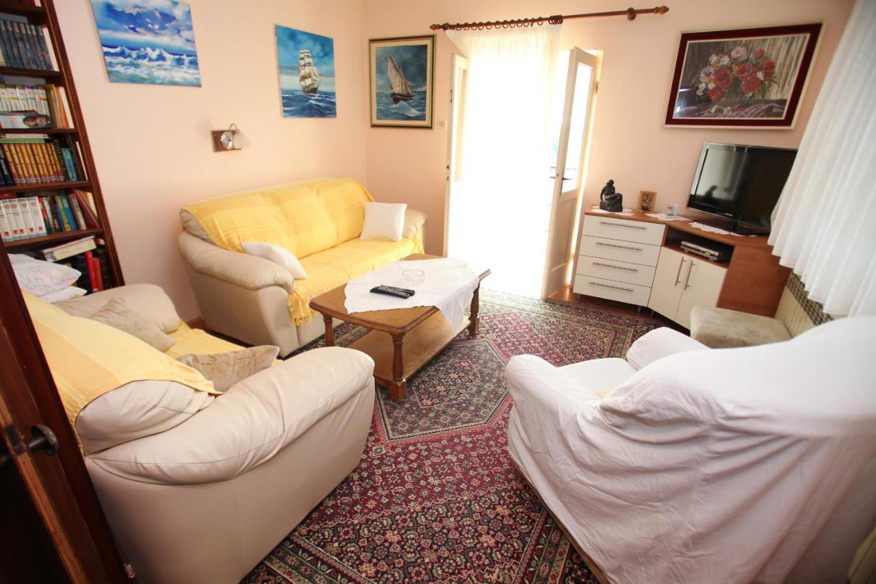 Apartments By The Sea Trogir - 15011 Bagian luar foto