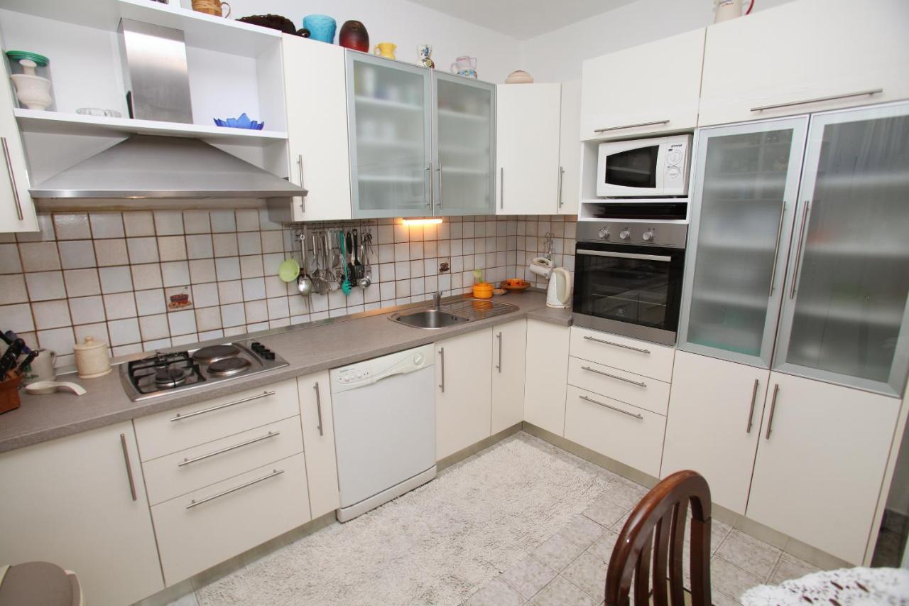 Apartments By The Sea Trogir - 15011 Bagian luar foto